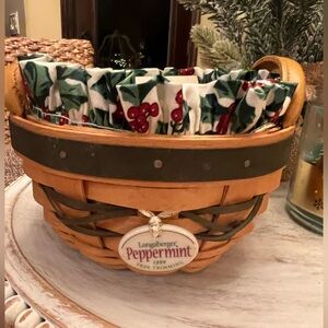 Longaberger 1999 Tree Trimming
Peppermint Green Basket Set - 1st in the Series